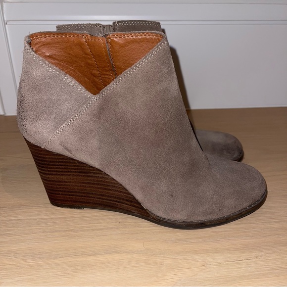 Lucky Brand Shoes - Lucky Brand LK-Yakeena Zip Wedge Bootie 8M